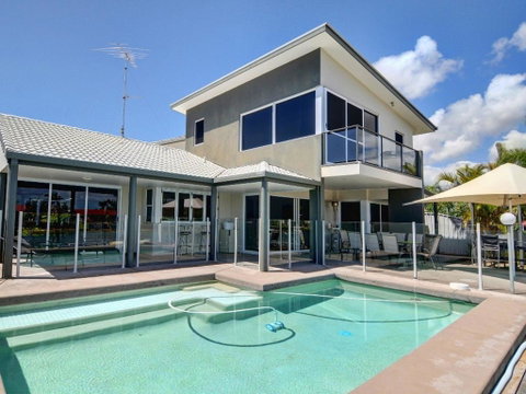 Coorumbong 36 - 6 BDRM Canal Home With Pool - Holiday Adelaide 0