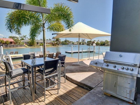 Coorumbong 36 - 6 BDRM Canal Home With Pool - Holiday Adelaide 3