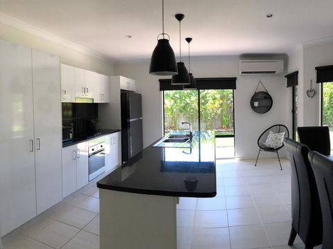 Cooya Beach - Ultimate Tropical Getaway - Holiday Adelaide 3