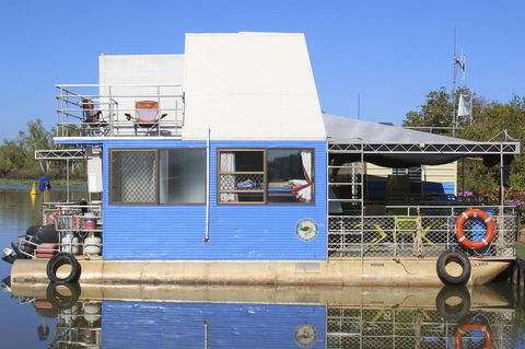 Corroboree Houseboats - Holiday Adelaide 1