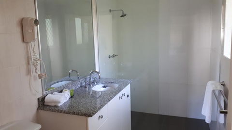 Costa Royale Trinity Beach - Holiday Adelaide 1