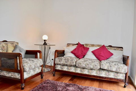 Cosy 1 Bedroom Apartment In Trendy Northcote - Holiday Adelaide 1
