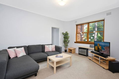 Cosy 2BR Plus Parking In Nth Sydney - Holiday Adelaide 0
