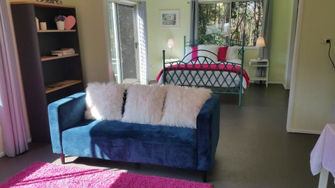 Country Charm - Holiday Adelaide 1