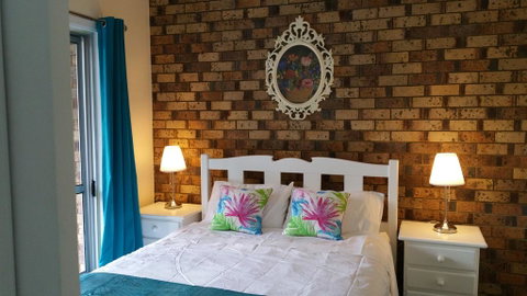Country Charm - Holiday Adelaide 0