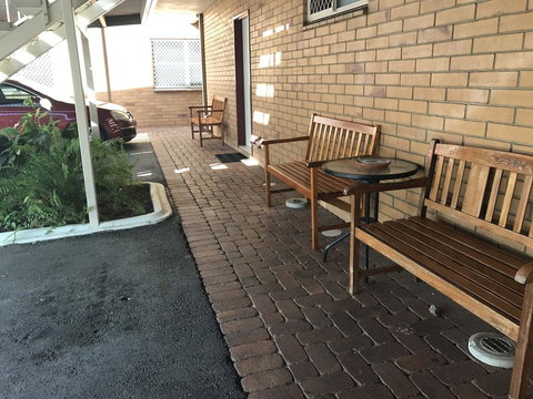 Country Comfort Gin Gin Wild Scotsman Motor Inn - Holiday Adelaide 2