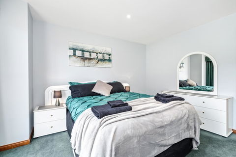 Country Meets Town - Holiday Adelaide 1