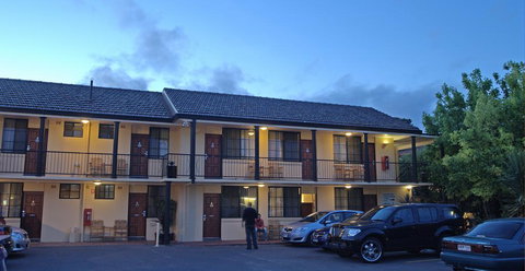 Country Plaza Motel - Holiday Adelaide 1