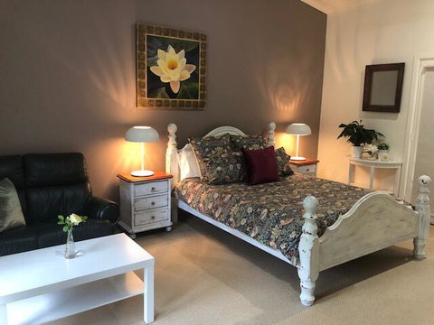 Country Retreat - Holiday Adelaide 0