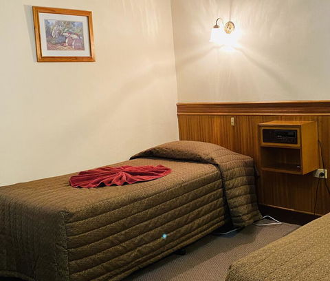 County Lodge Motor Inn - Holiday Adelaide 0