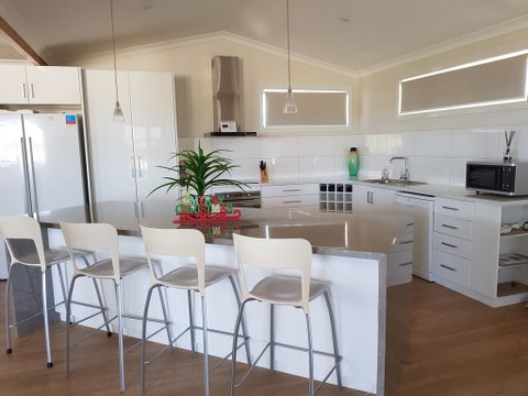 Cozzys Condo Luxury Beach House - Holiday Adelaide 3