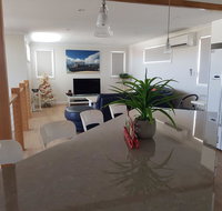 Cozzys Condo Luxury Beach House - Holiday Adelaide