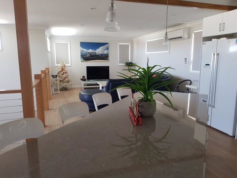 Cozzys Condo Luxury Beach House - Holiday Adelaide 0