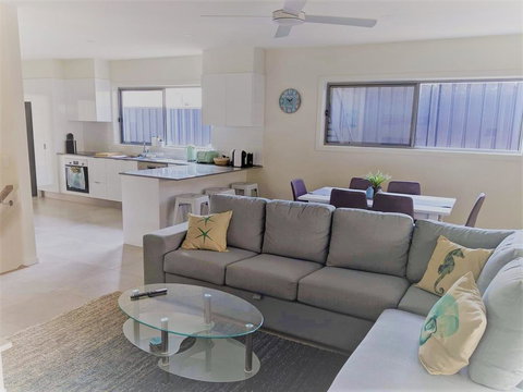 Cress Coast - Holiday Adelaide 1