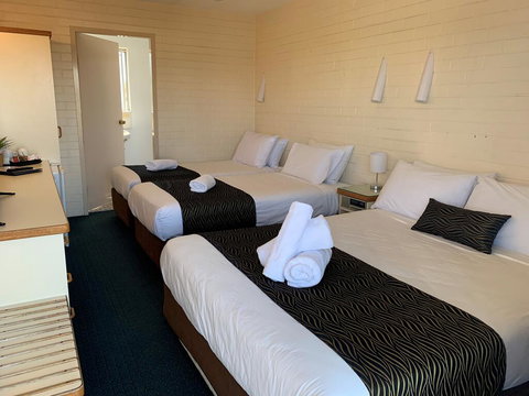 Crest Motor Inn - Holiday Adelaide 2