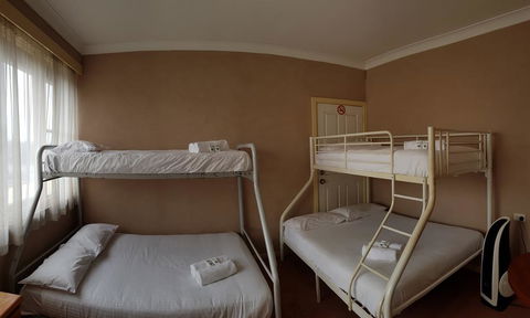 Cringila Hotel - Holiday Adelaide 1