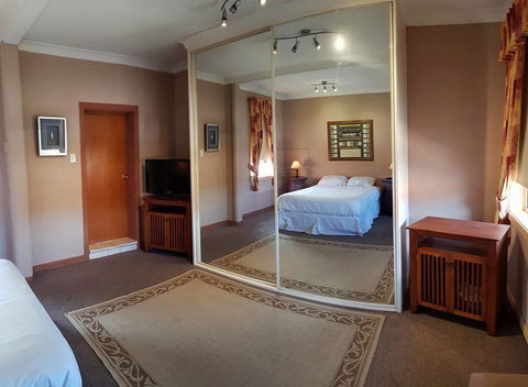 Cringila Hotel - Holiday Adelaide 2