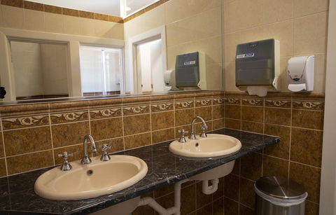 Criterion Hotel Gundagai - Holiday Adelaide 2