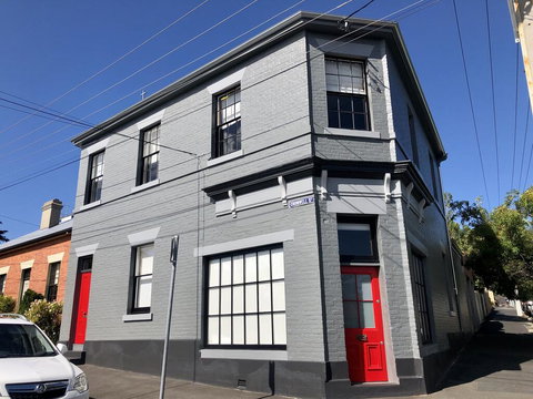 Cromwell Apartment - 3 Red Doors Battery Point - Holiday Adelaide 0