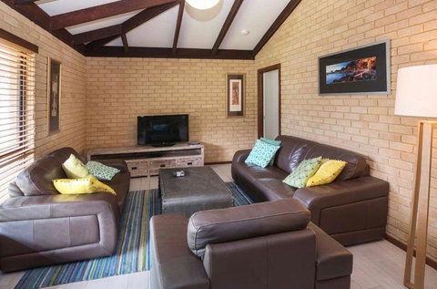 Crystal Shores - Quindalup - Holiday Adelaide 3