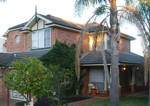 Cutmore Cottages - Highclaire House - Holiday Adelaide 0