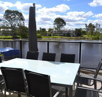 Cypress Drive Town House - Holiday Adelaide
