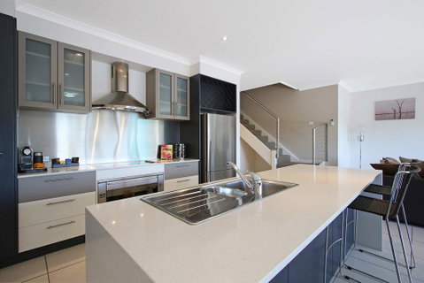 Cypress Townhouse 11 - Holiday Adelaide 1