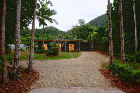 Daintree Rainforest Beach House - Holiday Adelaide 0