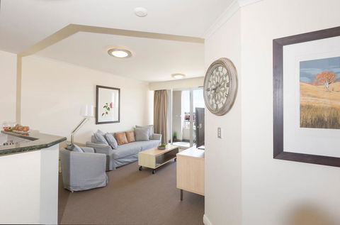 Darling Harbour Executive - Holiday Adelaide 0