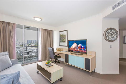 Darling Harbour Executive - Holiday Adelaide 2