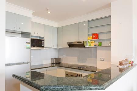 Darling Harbour Executive - Holiday Adelaide 3