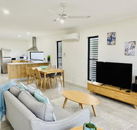 DAYDREAMING Airlie Beach Water views  only 200m to boardwalk. - Holiday Adelaide