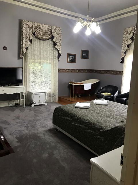 Daylesford Central Motor Inn - Holiday Adelaide 3