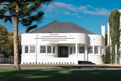 Deco Beach Luxury Apartments - Holiday Adelaide 0