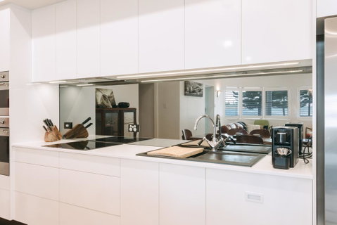 Deco Beach Luxury Apartments - Holiday Adelaide 2