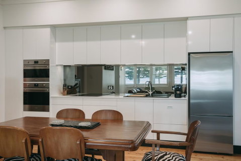 Deco Beach Luxury Apartments - Holiday Adelaide 3