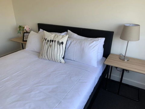 Delicate And Peaceful Bundoora Townhouse 12 - Holiday Adelaide 3