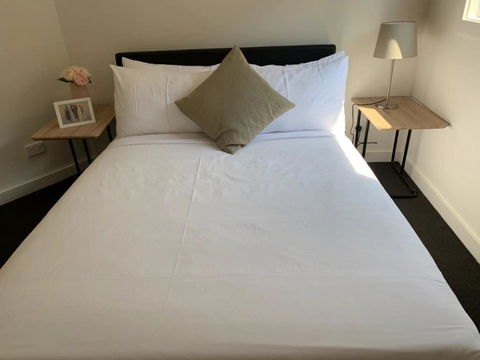 Delicate And Peaceful Bundoora Townhouse 12 - Holiday Adelaide 2