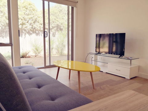 Delicate And Peaceful Bundoora Townhouse 20-R4 - Holiday Adelaide 0