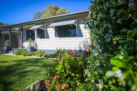 Dell-Lee Cottage - Holiday Adelaide 0