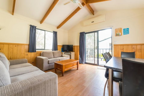 Deniliquin Riverside Caravan Park - Holiday Adelaide 0