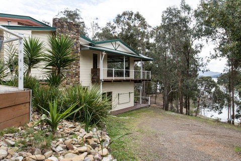 Devinegetaway - Holiday Adelaide 1