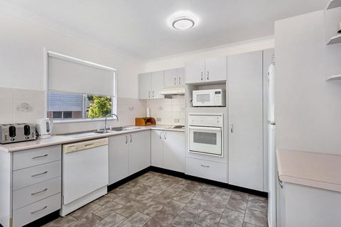 Dirigeree Street, 4 - Holiday Adelaide 2