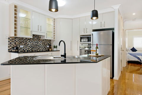 Dolphin Cove - Apt 5 - Holiday Adelaide 3