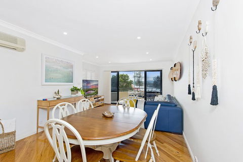 Dolphin Cove - Apt 5 - Holiday Adelaide 2