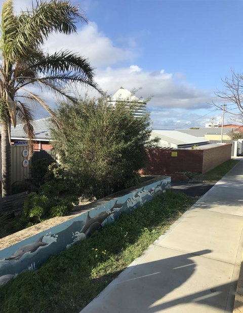 Dolphin Retreat Bunbury YHA - Holiday Adelaide 3