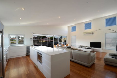 Dream Catcher Beach House - Shellharbour - Holiday Adelaide 2