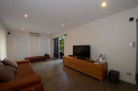 Dream Catcher Beach House - Shellharbour - Holiday Adelaide 3