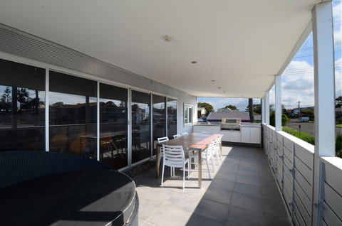 Dream Catcher Beach House - Shellharbour - Holiday Adelaide 1