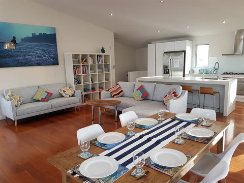 Dream Catcher Beach House - Shellharbour - Holiday Adelaide 0
